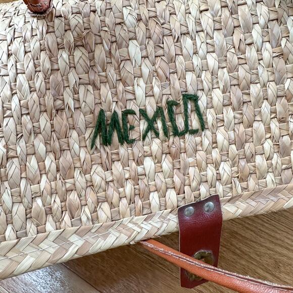 Vintage Luggage Handmade Acapulco Mexico Oversized Straw Tote Bag with Flowers - Picture 7 of 8